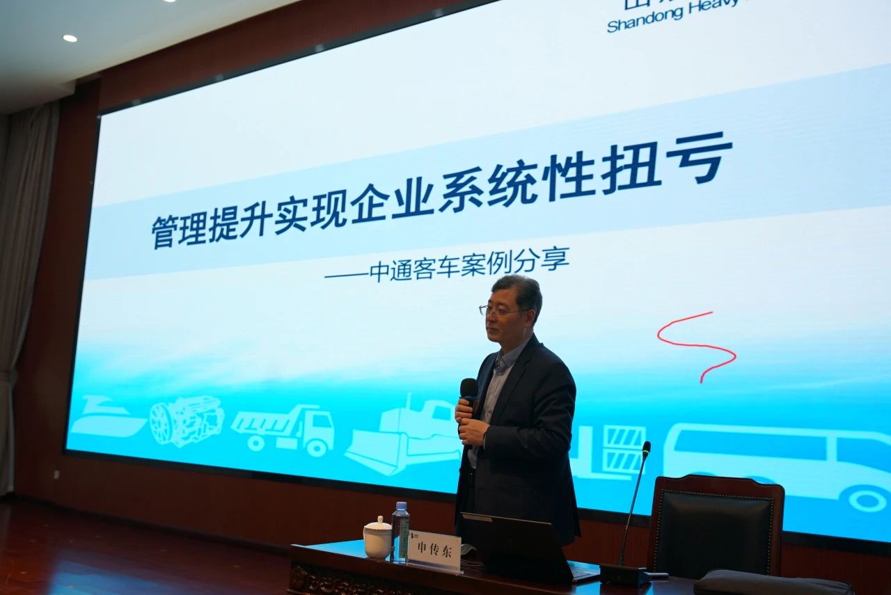 1739179904453137.jpg 老师讲课.jpg